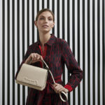 CH_Victoria-Insignia_bag_look_01