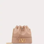 MINI-BUCKET-BAG-IN-NAPPA-WITH-VLOGO-SIGNATURE-CHAIN (2)