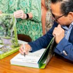 Firma de libros, Fernando Wong