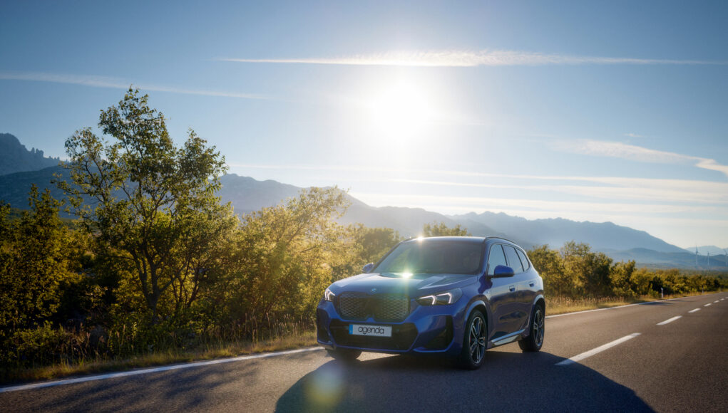 P90566422_highRes_the-bmw-ix1-09-24