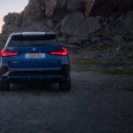 P90566432_highRes_the-bmw-ix1-and-the-