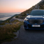 P90566434_highRes_the-bmw-ix1-and-the-