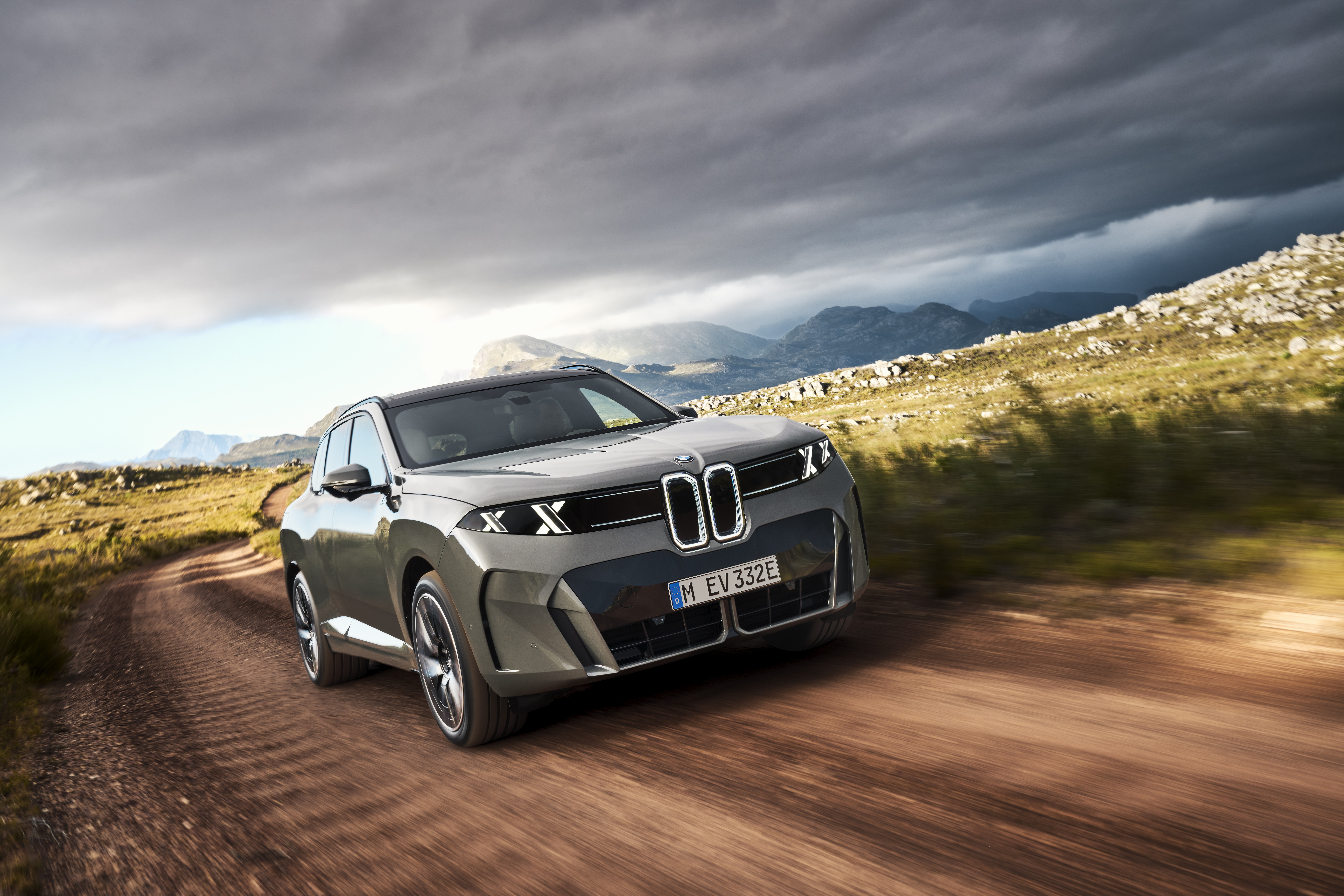 P90645983_highRes_bmw-ix5-60-xdrive-06
