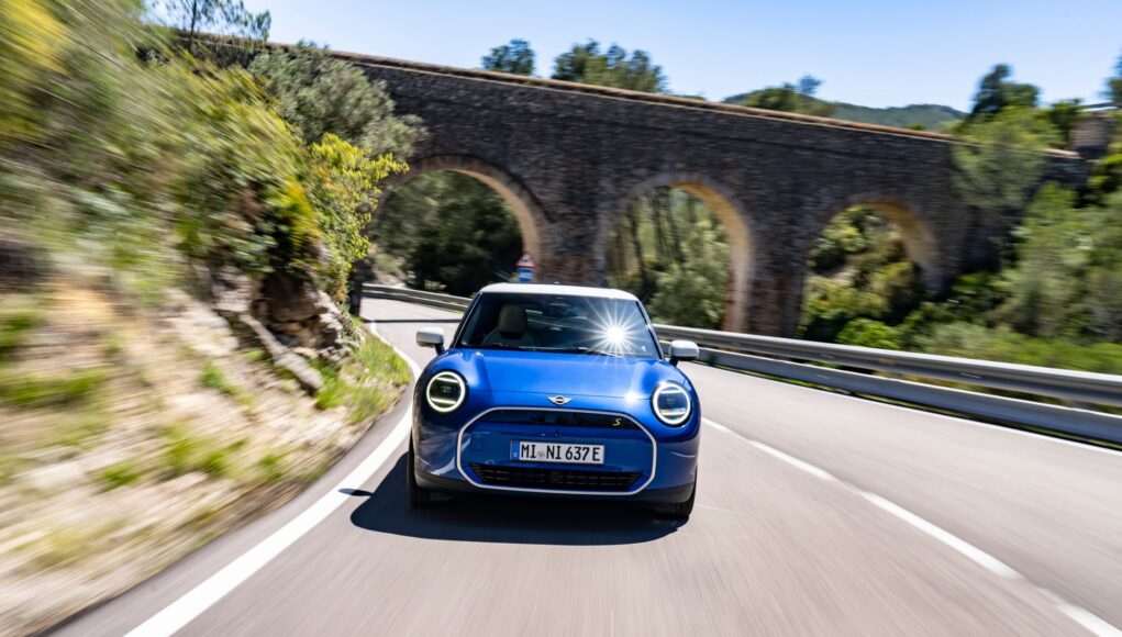 P90550289_lowRes_mini-cooper-se-05-20